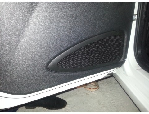 Подиумы для задних штатных динамиков BMW E34